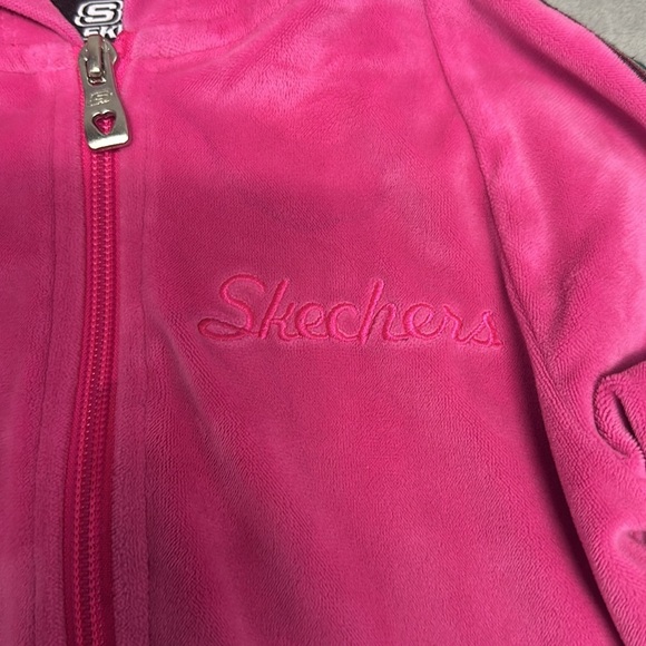 Skechers - long sleeve Velour hooded Jacket. Size 2 - Picture 4 of 6